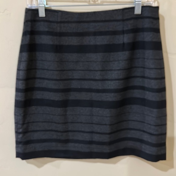 Banana Republic Wool Blend Gray/Black Skirt Sz 6 - Picture 4 of 11